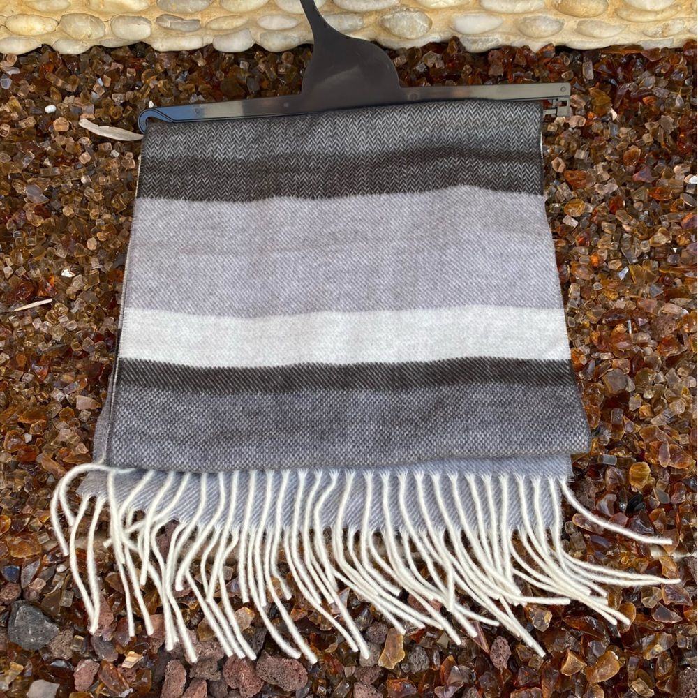 V. FRAAS GREY GRID STRIPED CASHMINK SCARF. NWT